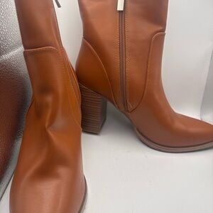 Women’s Tan Ankle Boots Size 7 Block Heel Side Zip Cognac Faux Leather